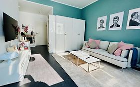 Skyview Studio Apartments At Berlin Kreuzberg-Mitte